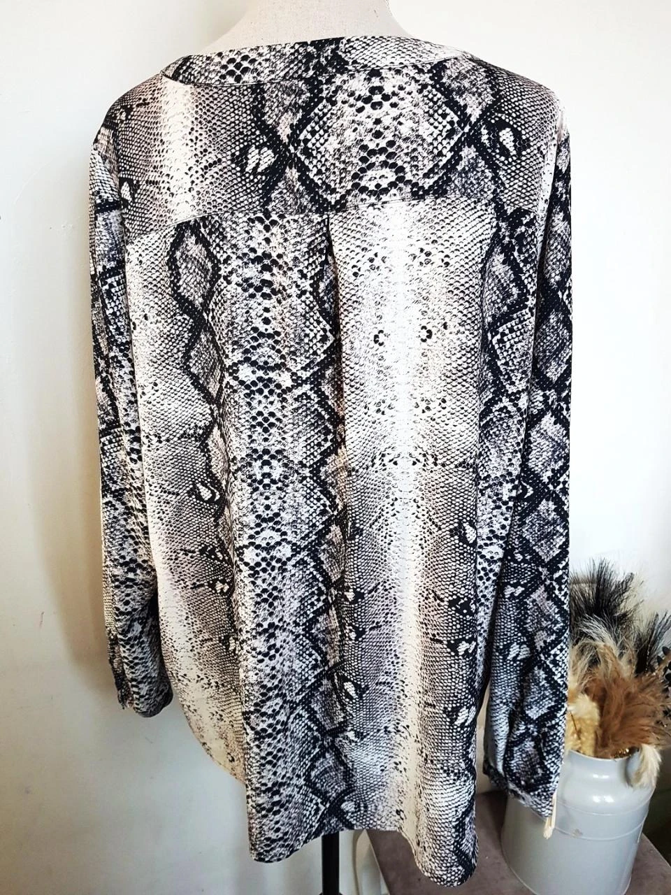🖤Vloeiende blouse met slangenprint MS Mode - Maat 46 – photo 3